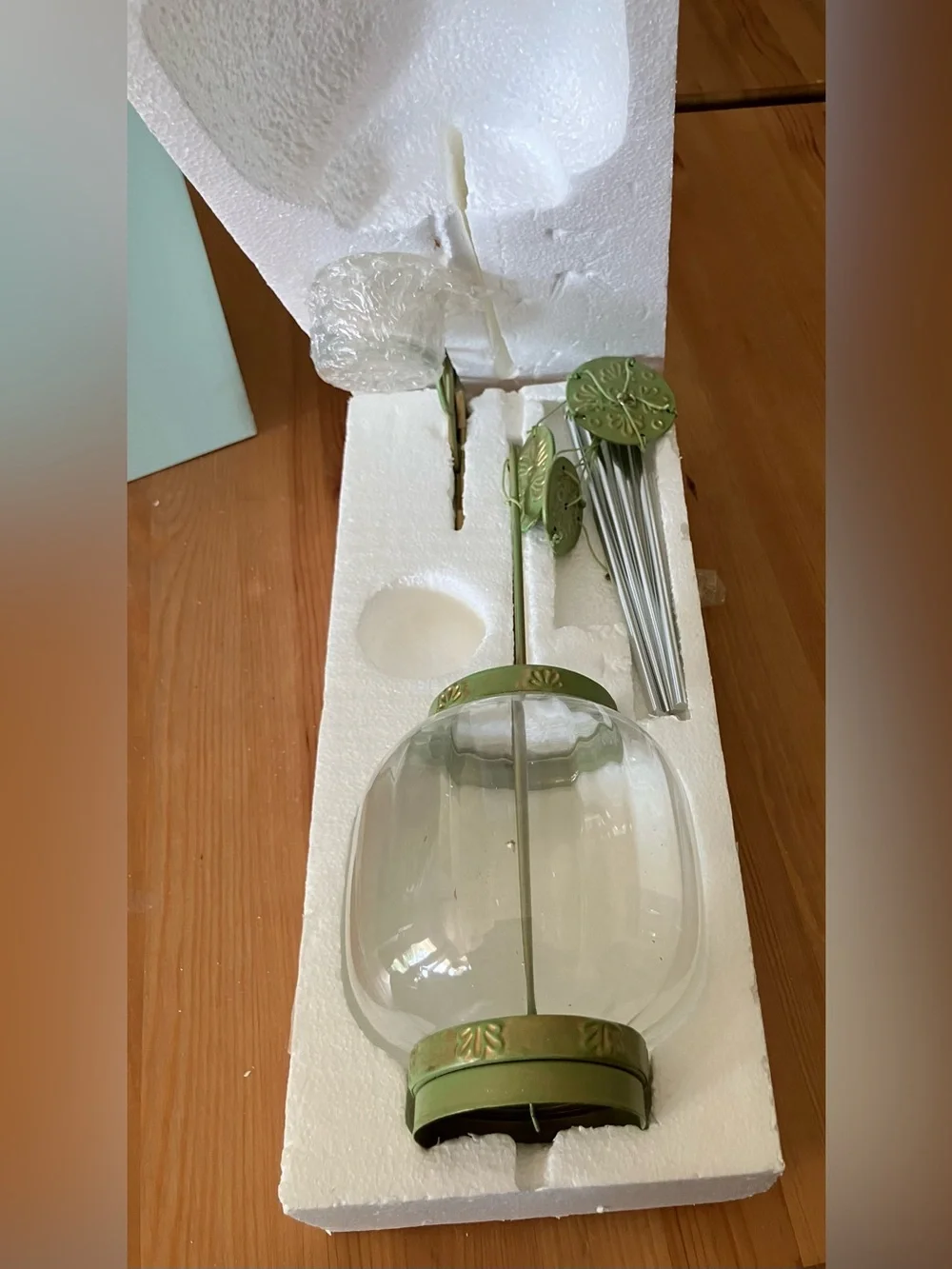 NEW PartyLite P8030 Verdant Lights Gold Glass Lantern with Wind Chimes